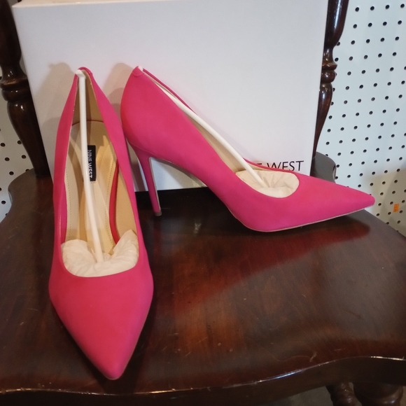 Nine West Shoes - New! Nine west pink pointed pumps!